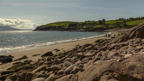 Minard strand rocky area