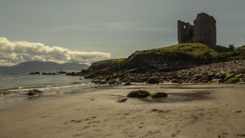 Minard strand castle beach view